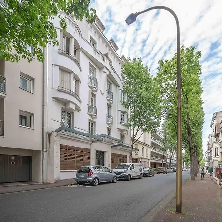 Le George V - Centre Et Parking